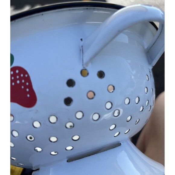 Vintage 1983 Teleflora White Enamel Strawberry Colander Strainer 8” Metal - Picture 7 of 10